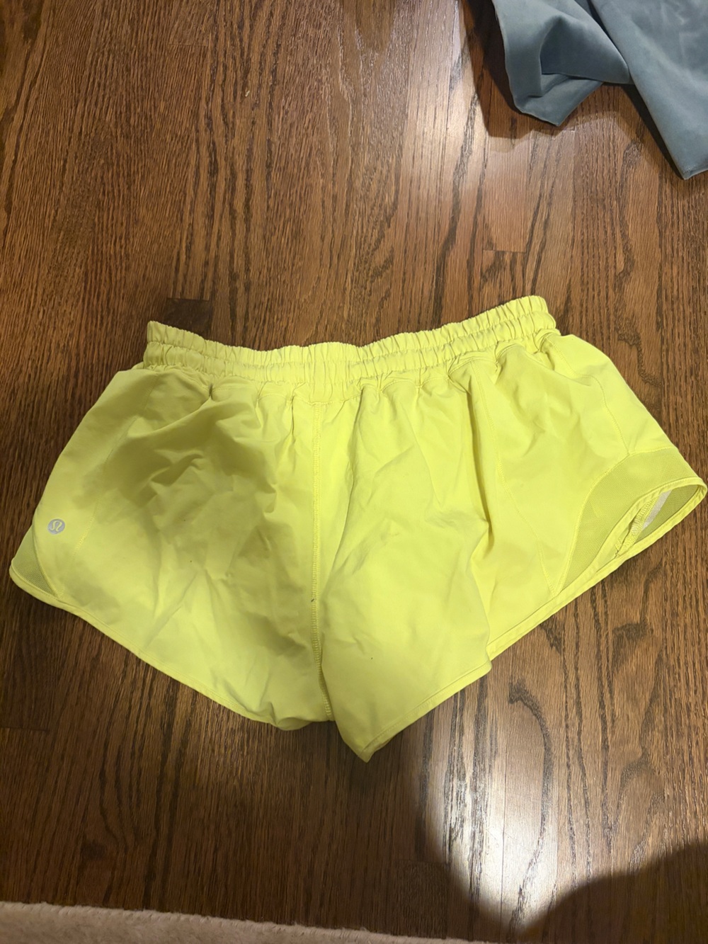 Lululemon Hotty Hot Shorts in Electric Lemon - Picture 3 of 4